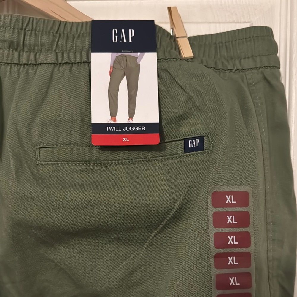 GAP Women’s Olive Twill Jogger Pants